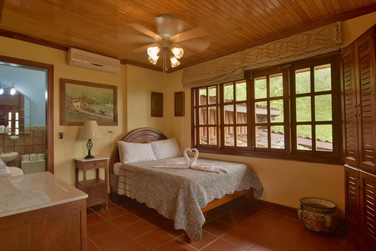 Majestic Lodge Luxury And Spacious Home With Private Pool And Jacuzzi El Castillo Exterior photo